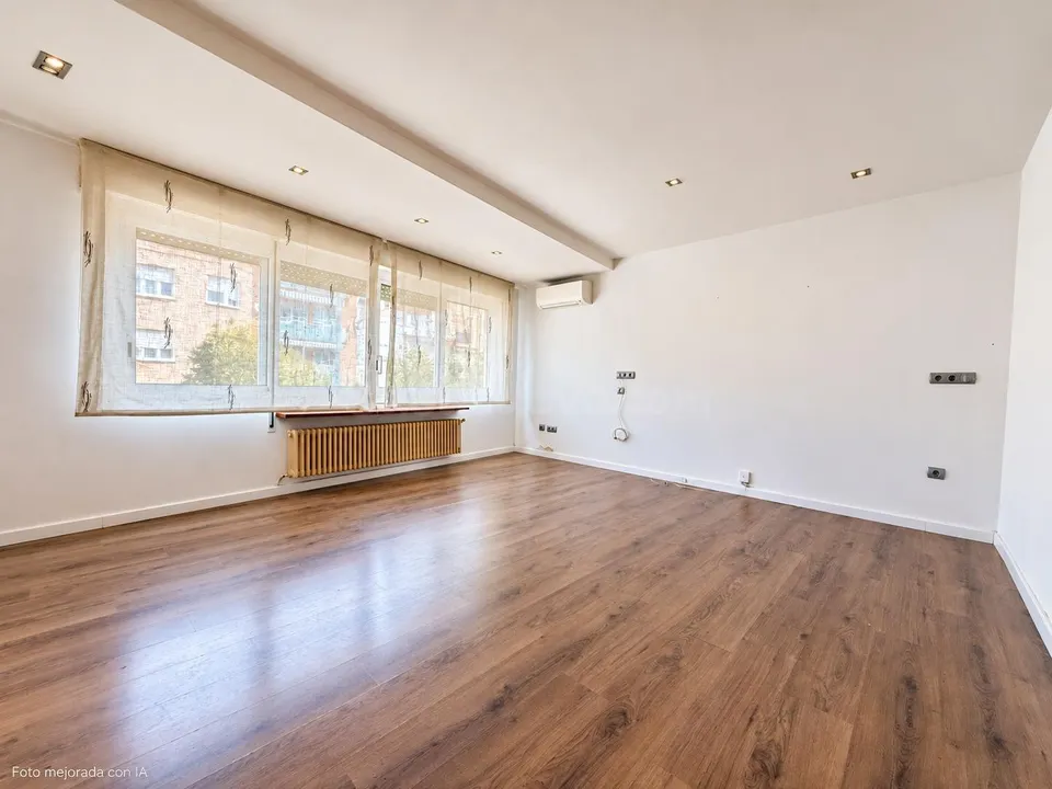 Roses I Piso céntrico con espectacular garaje de 65 m2 y terraza privada con barbacoa
