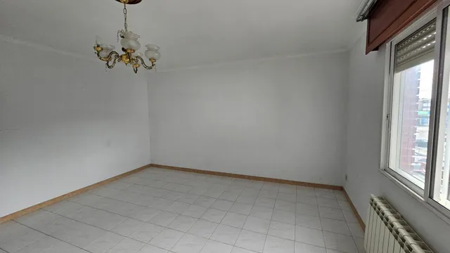 Nave comercial con alojamiento, aparcamiento y parcela en A Gándara — 39