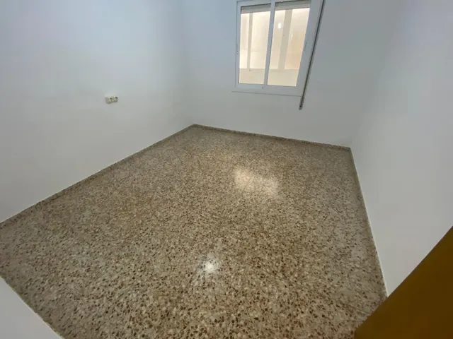 ¡AMPLIO PISO EN UNA ZONA TRANQUILA DE ALCANAR! — 41