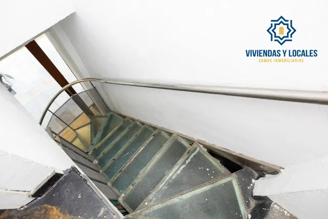 ATENCIÓN INVERSORES. Edificio comercial en pleno centro de Granada, entre Puentezuelas y Alhóndiga — 42