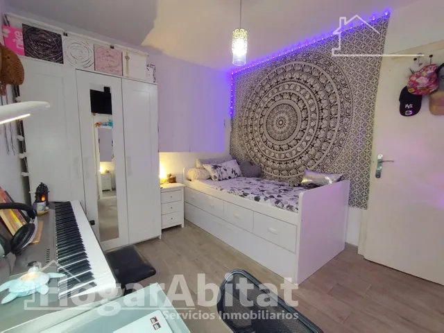 Espacio exterior, luz y privacidad en este adosado reformado en esquina con gran terraza y piscina comunitaria — 22