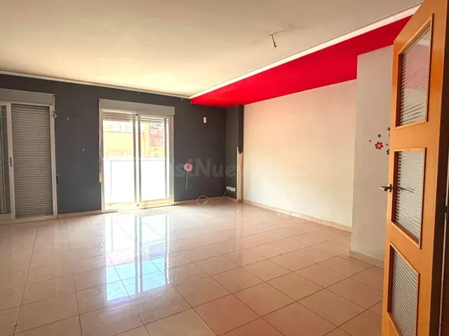 Amplia y luminosa vivienda en la zona Renfe, junto al centro histórico — 2