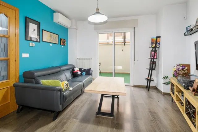 ¡Tu nuevo hogar te espera en Churriana de la Vega! Casa adosada con patio, garaje y futura parada de metro a pocos pasos. — 2