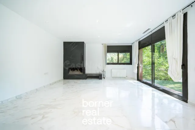 Casa independiente de 457m2, 5 hab. + 5 baños y piscina en p - foto 5