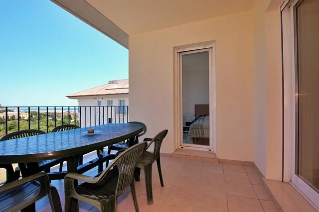 Espacioso apartamento de 3 dormitorios con vistas al mar en Jávea — 21