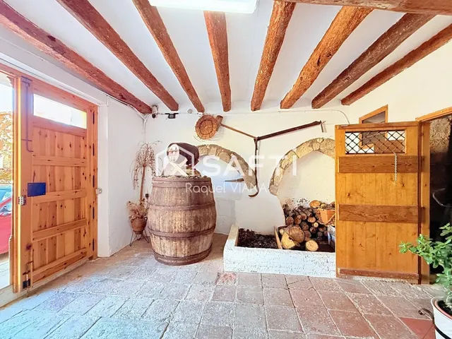 No es una casa más. Es una vivienda de 1880 con carácter. - foto 2
