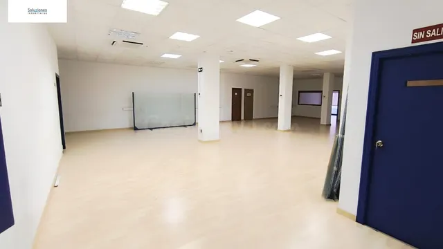 LOCAL DE 1100 M2 EN ZONA FERIA — 4