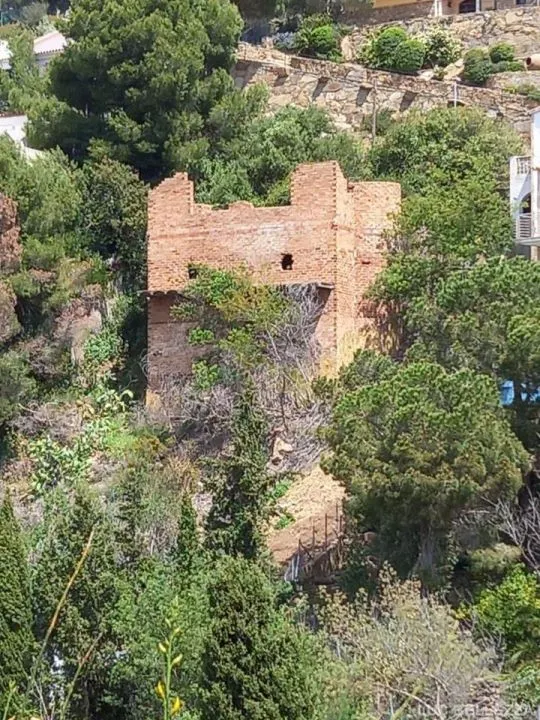 ¡Oportunidad Única! Terreno con Construcción a Medio Acabar  - foto 3