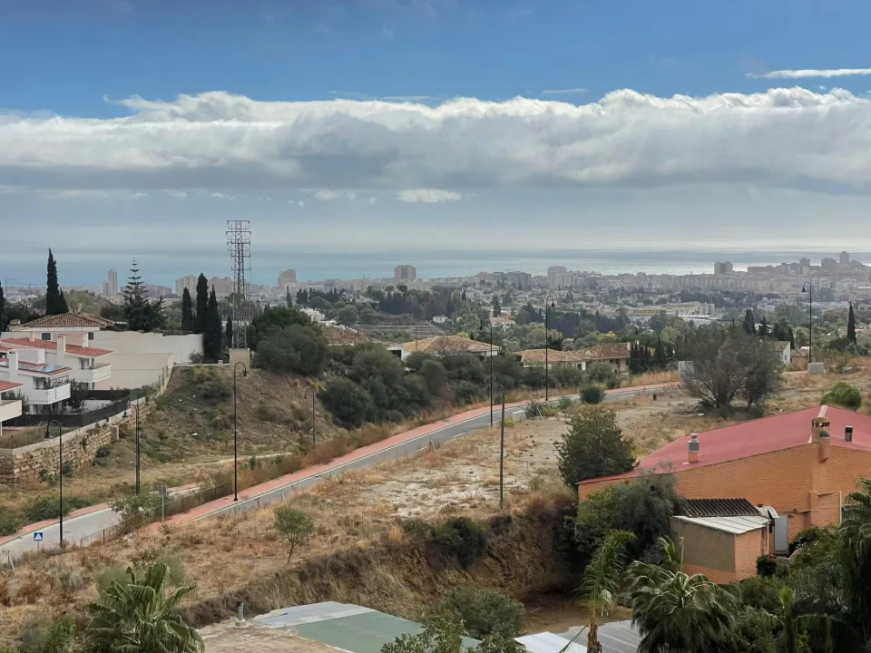 se vende suelo urbano en la carretera de Mijas Pueblo con vistas al mar