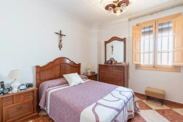 Oportunidad única en pleno corazón de Granada: luminosidad, ubicación y un enorme potencial de transformación — 11