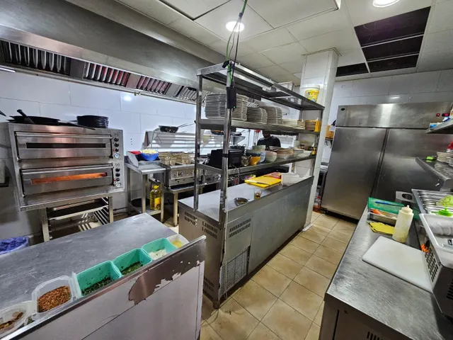 TRASPASO DE RESTAURANTE EN LOS ALCÑZARES. — 11