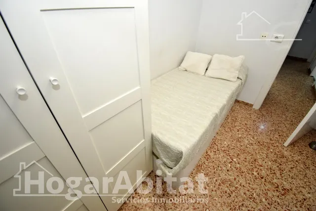 SEMIREFORMADA CON 4 DORMITORIOS Y ASCENSOR — 27