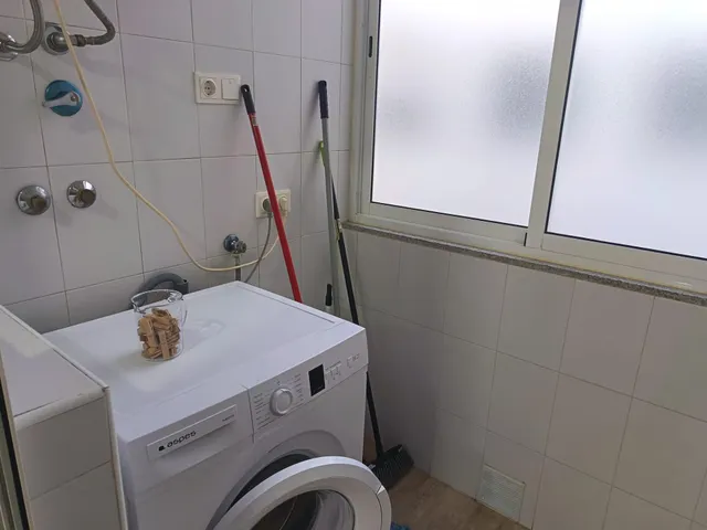 Se vende piso para entrar a vivir a 20 minutos de Alicante, con todos los servicios a mano, ascensor, plaza de garaje y trastero — 30