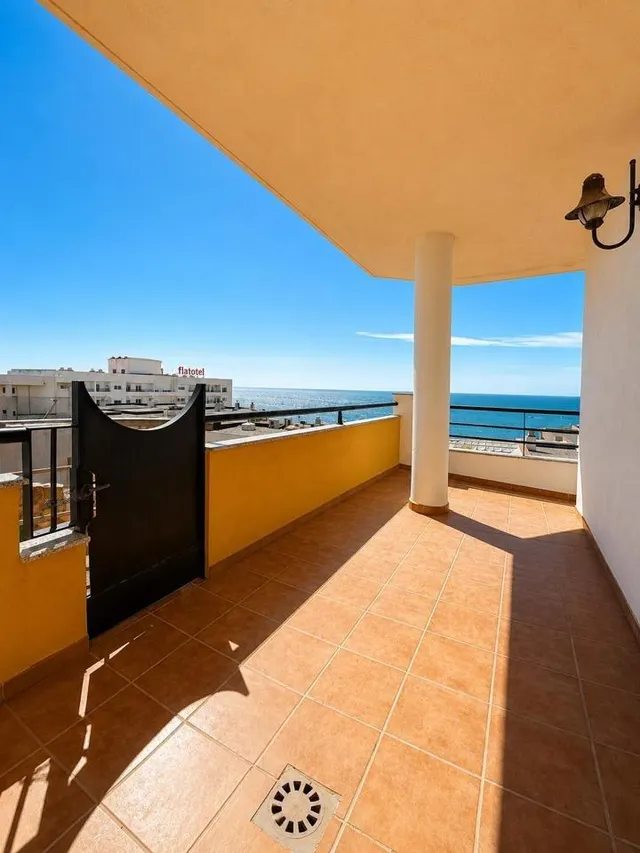 Piso en esquina con vistas al mar y acceso directo a piscina | Torrequebrada — 24