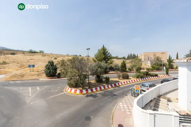 FANTÁSTICO TRÍPLEX EN CÁJAR: UNA VIVIENDA LLEVA DE AMPLITUD Y LUMINOSIDAD — 26