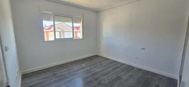 Chalet pareado con piscina privada, 4 dormitorios y amplios espacios exteriores en Nuevo San Javier — 15