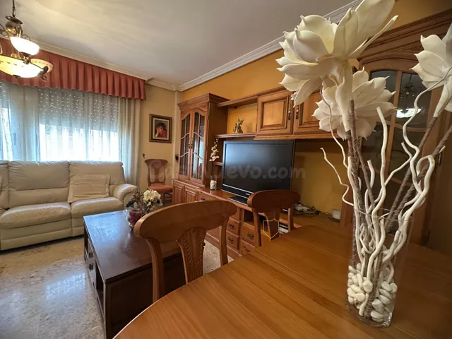 Dúplex de 4 dormitorios, cochera y patio en San José — 3