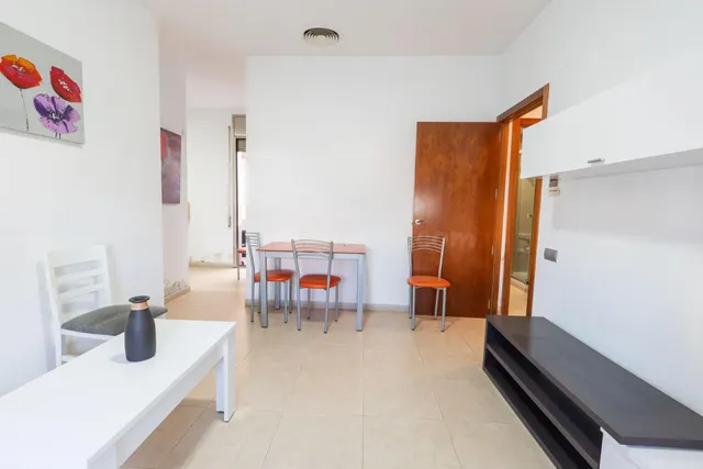 Acogedor piso con parking y trastero en Deltebre - foto 5