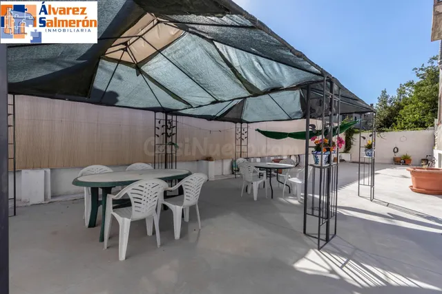 MAGNIFICA UNIFAMILIAR ADOSADA DE 4 PLANTAS EN LOMA LINDA CON PISCINA COMUNITARIA — 3