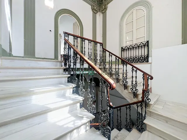 CASA SEÑORIAL CON ENCANTO Y GRANDES POSIBILIDADES EN PLENO C - foto 3