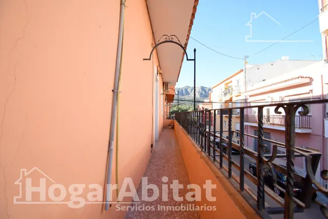 MUY AMPLIO Y LUMINOSO CON GRAN TERRAZA Y BARBACOA — 31