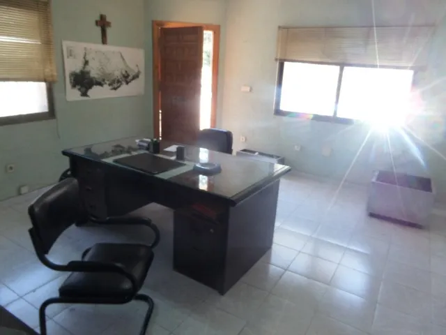 LOCAL COMERCIAL DE MAS DE 300 M2