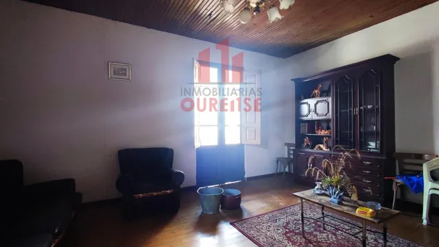 CASA INDEPENDIENTE DE PIEDRA CERCA DE LA MANCHICA Y PRÓXIMA A LA ENTRADA DE LA AG-31, dirección a Ourense-Celanova. — 17