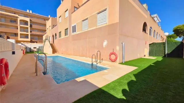 ☀️ ¡Tu piso ideal junto al mar! Bajo elevado (altura de 1º) 