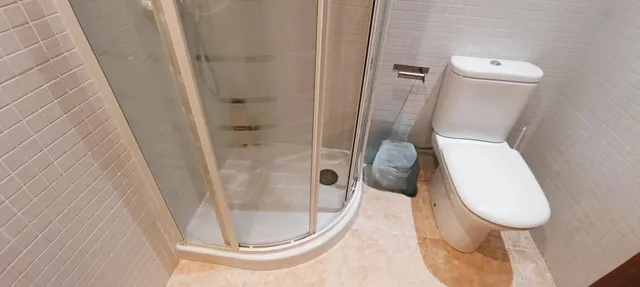 Piso luminoso junto a la playa con terraza y vistas parciales al mar en la gruta — 20