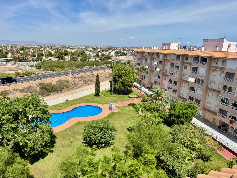 Ático en Torrevieja con orientación sur, cerca del mar