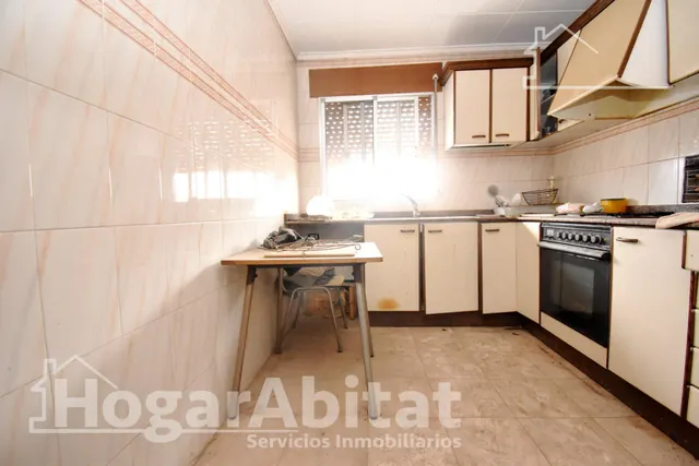Espaciosa casa con local comercial, dos terrazas y balcón — 21