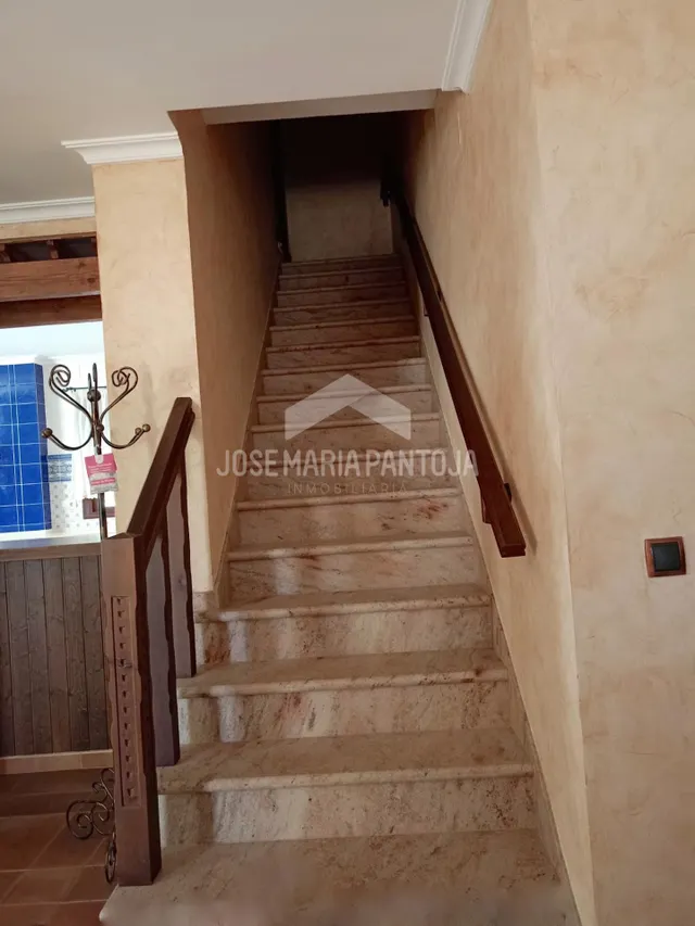 CHALET CON PISCINA EN JUNTA DE LOS RIOS — 37