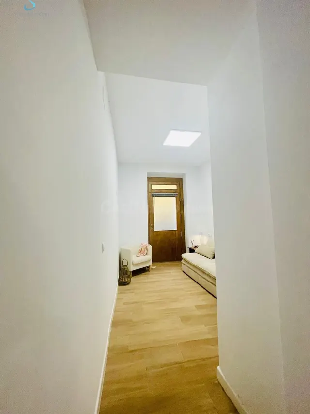Oportunidad en el Centro de Cádiz: Local Comercial Versátil — 2