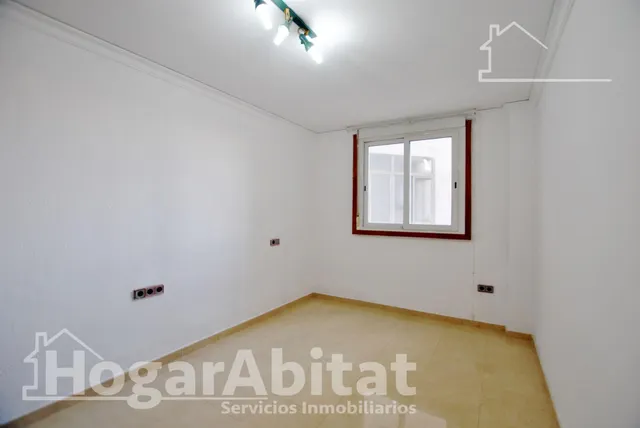 ¡GRAN OPORTUNIDAD! AMPLIO, BONITO Y EXTERIOR CON TERRAZA EN EL CENTRO — 25