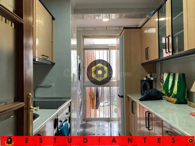 EST/ERAS/TRAB/ Piso de CINCO dormitorios en zona Campus de l