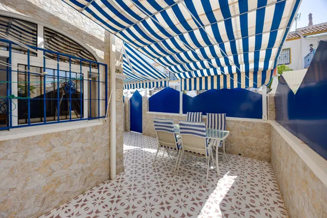 Bungalow planta baja con jardín y piscina junto c.comercial — 10