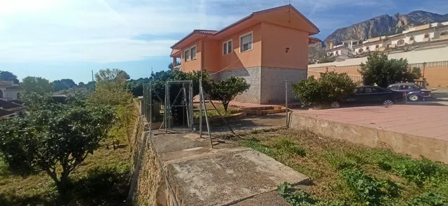 CHALET INDEPENDIENTE CON PARCELA URBANA. IDEAL INVERSORES. — 4