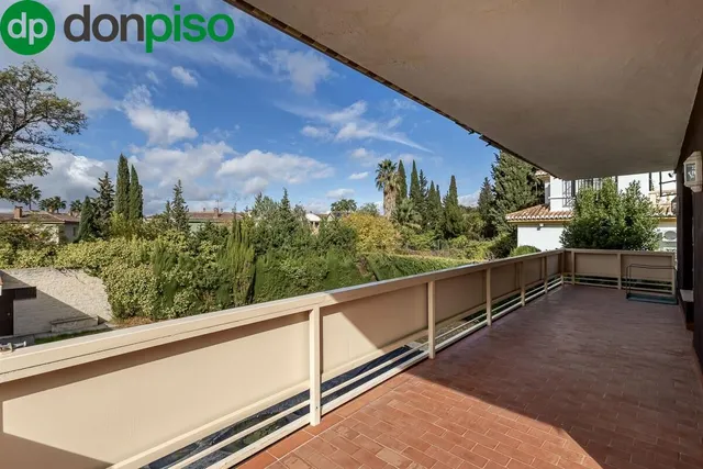 Gran casa con parcela y piscina en Cájar — 7