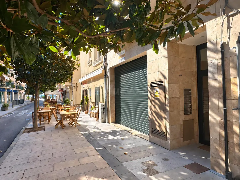 Magnífico local comercial en el corazón del puerto de Cambrils