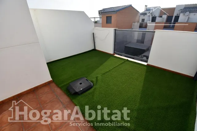 ESTUPENDO ADOSADO SEMINUEVO CERCA DE LA PLAYA CON DOBLE TERRAZA, GARAJE Y TRASTERO — 7