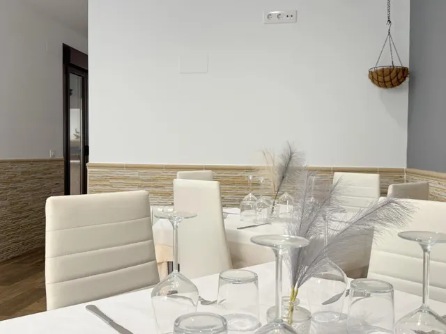 HOSTAL RESTAURANTE EN PLENO CASCO ANTIGUO DE CANDELEDA — 8