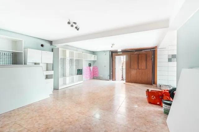 4 Naves, 21.000 m2 de Finca y Casa de 5 habitaciones en Serín, Gijón — 28