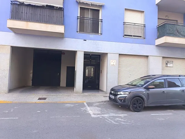 Se vende piso para entrar a vivir a 20 minutos de Alicante, con todos los servicios a mano, ascensor, plaza de garaje y trastero — 10