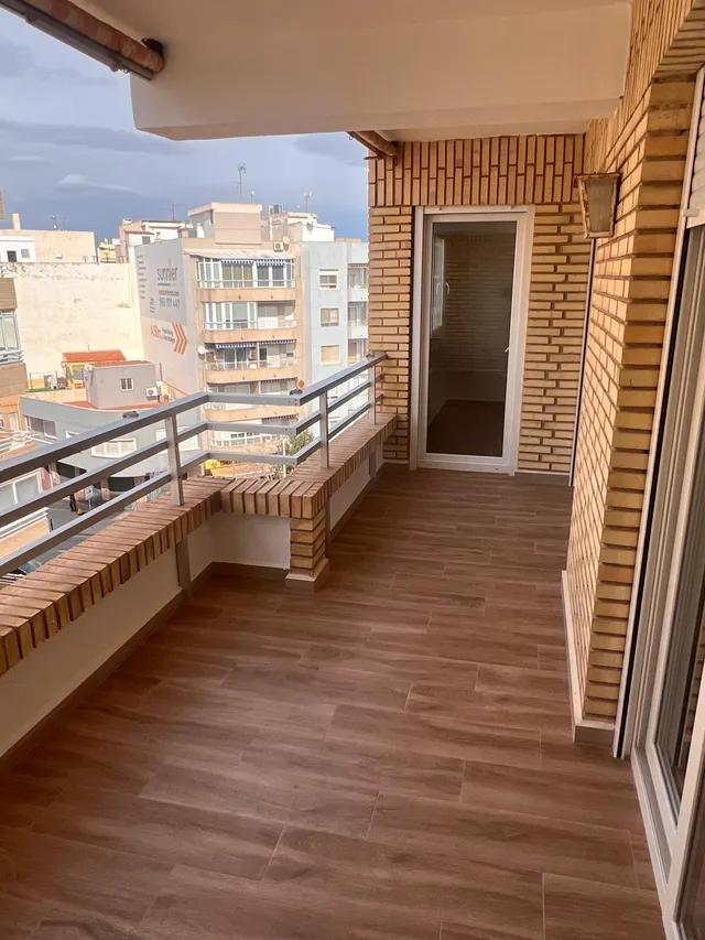 JUNTO AL PUERTO, REFORMADO Y CON VISTAS AL MAR — 17