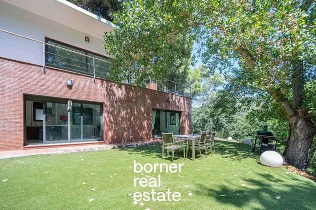 Casa independiente de 457m2, 5 hab. + 5 baños y piscina en p - foto 2