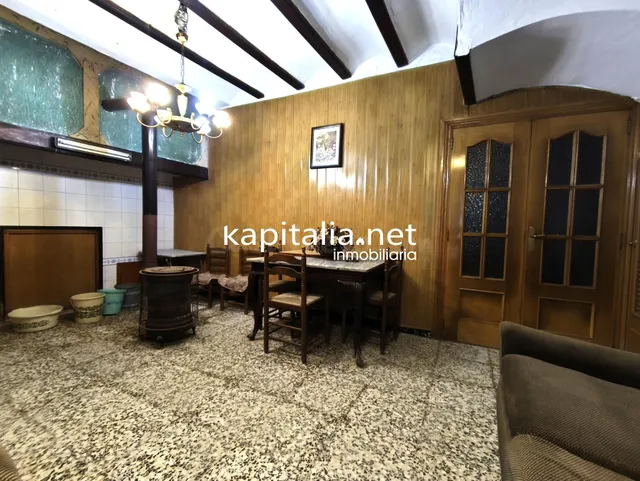 CASA PARA REFORMAR A LA VENTA EN AGRES CERCA DE LA PENSION M