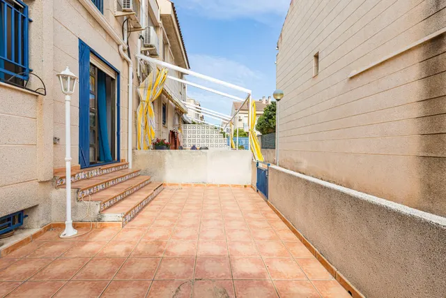 Dúplex con garaje privado y piscina comunitaria en Los Rectores. — 8
