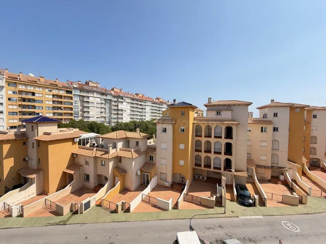 APARTAMENTO CON JARDÍN PRIVADO DE 30 M2 EN CAMPOAMOR. 3 DORM - foto 2