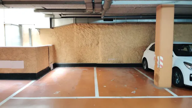 Parking de moto 2m² en alquiler - Eixample — 8