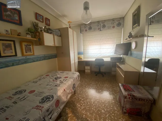 Grupo la Noria VENDE amplio piso SIN ascensor. 4 hab, 2 Baños. Completamente AMUEBLADO y EQUIPADO. — 7